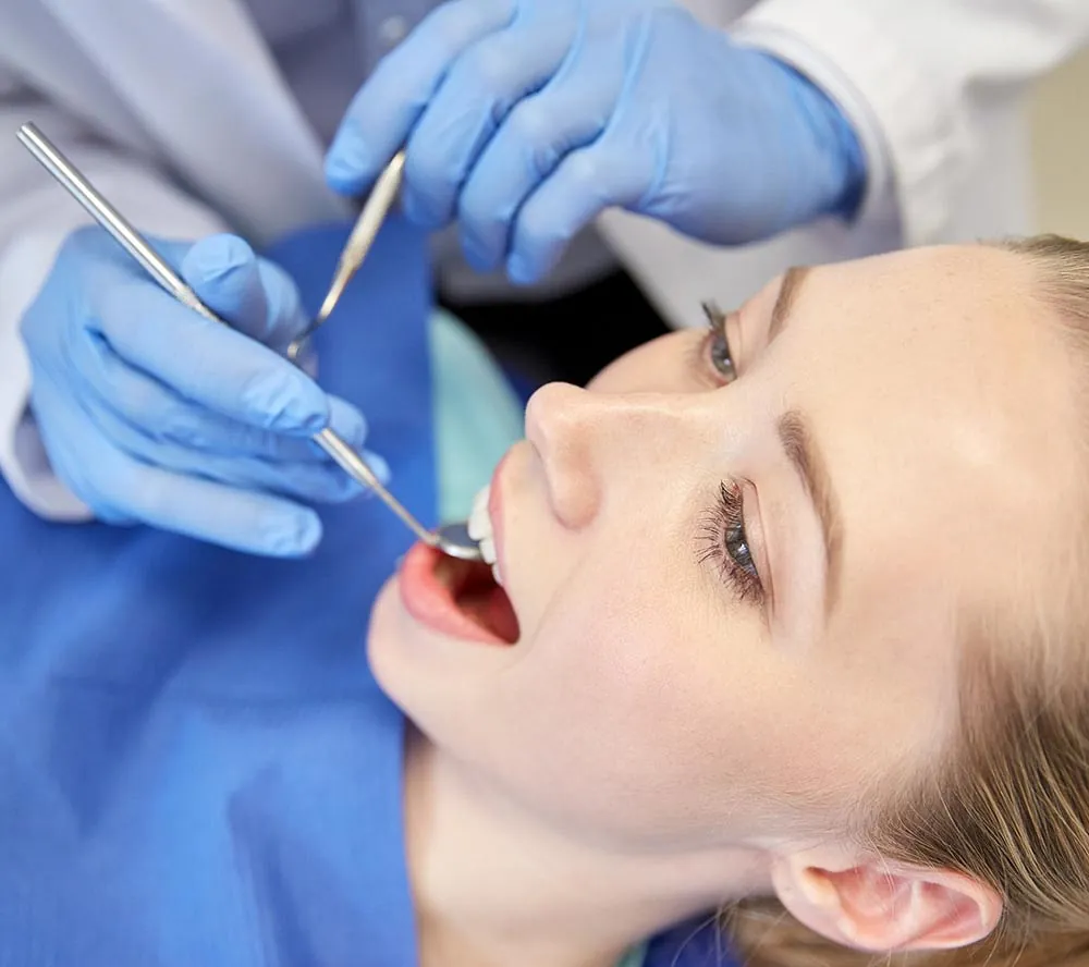 Chica en odontología