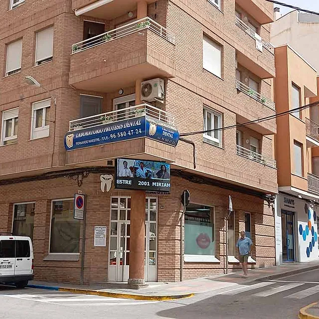 Clínica Dental Maestre fachada