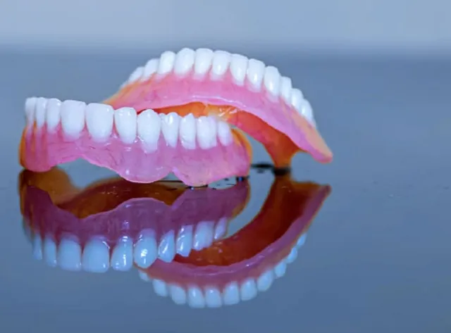 Clínica Dental Maestre Protesis removible completa superior e inferior de resina