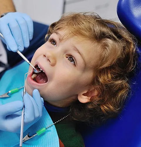 Niño en odontología